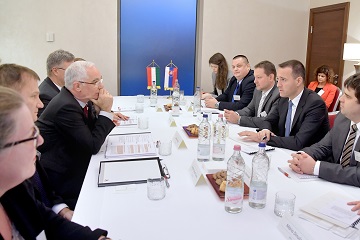 Minister zdravotníctva Tomáš Drucker počas neformálneho zasadnutia ministrov V4 rokoval s maďarskou delegáciou