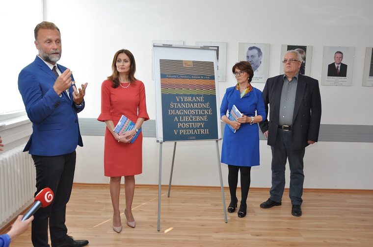 Ministerka zdravotníctva Andrea Kalavská na krste publikácie Vybrané štandardné diagnostické a liečebné postupy v pediatrii