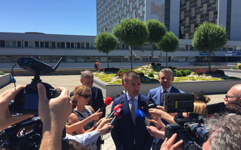 Minister zdravotníctva Tomáš Drucker s podpredsedom vlády Petrom Pellegrinim navštívili banskobystrické nemocnice
