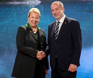 Štátny tajomník MZ SR Stanislav Špánik s rakúskou ministerkou Beate Hartinger-Klein