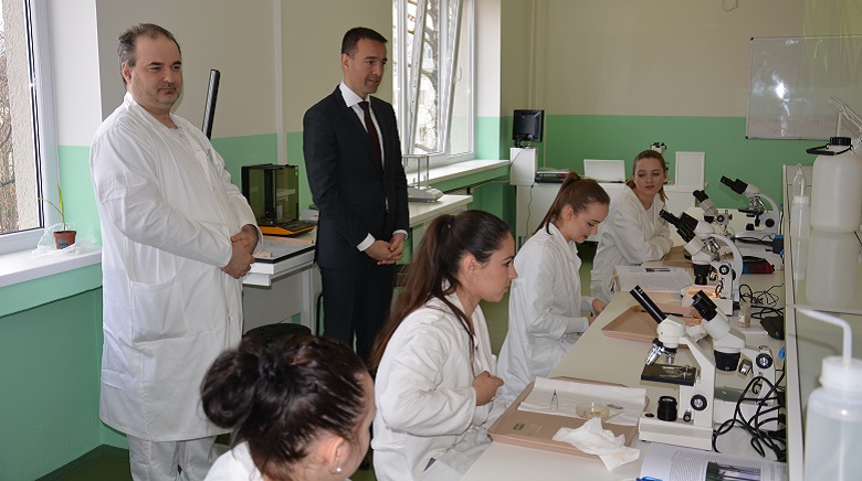 Minister zdravotníctva Tomáš Drucker na návšteve Strednej zdravotníckej školy v Trenčíne