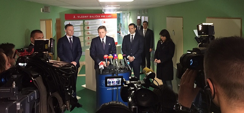 Premiér R. Fico a minister V. Čislák  informujú o financiách z druhého vládneho balíčka na obnovu nemocníc vo FN Trnava