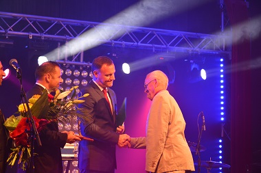 Minister zdravotníctva Viliam Čislák odovzdal ceny víťazom prestížnej súťaže zdravotníckych záchranárov ZÁCHRANA 2015
