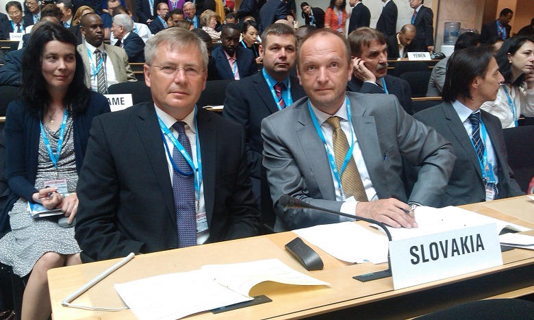 Štátny tajomník MZ SR Mario Mikloši a veľvyslanec Fedor Rosocha, stály predstaviteľ SR pri OSN v Ženeve