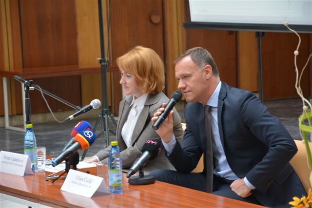 Minister Viliam Čislák s riaditeľkou FNsP FDR Banská Bystrica Miriam Lapuníkovou