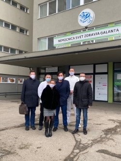 Štátny tajomník ministerstva zdravotníctva  Peter Stachura navštívil „červenú“ nemocnicu v Galante.