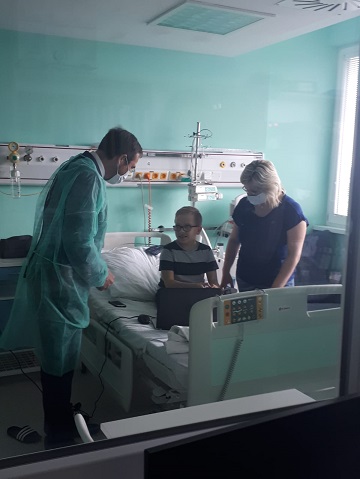 Minister zdravotníctva Marek Krajčí v NÚDCH k transplantácii obličky od matky pre malého  Šimona