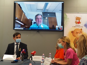 Štátny tajomník MZ SR Peter Stachura na slávnostnom otvorení telekonziliárnej miestnosti v Národnom ústave detských chorôb