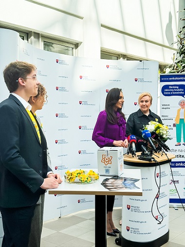 Zuzana Dolinková podporila žltým narcisom onkologických pacientov 