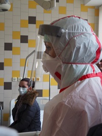 Cvičenie vo Fakultnej nemocnici F. D. Roosevelta v Banskej Bystrici pre prípad výskytu nového koronavírusu 