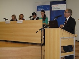 Generálny riaditeľ ECRIN Jacques Demotes vystúpil s prejavom 