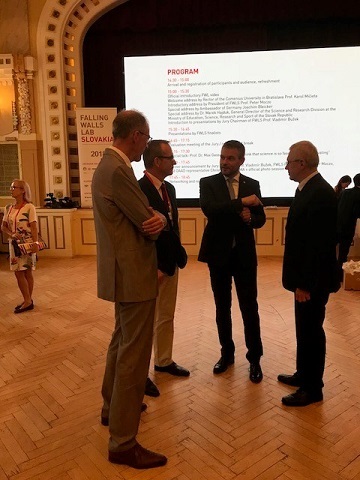 Premiér Peter Pellegrini, veľvyslanec SRN Joachim Bleicker, prezident FWL Slovakia Peter Moczo a prof. Max Gassmann