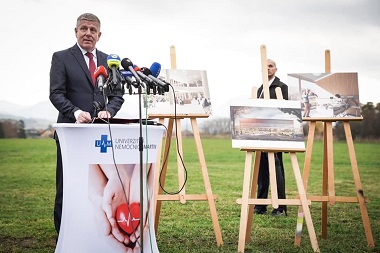 Minister zdravotníctva Vladimír Lengvarský na poklepaní základného kameňa novej nemocnice v Martine