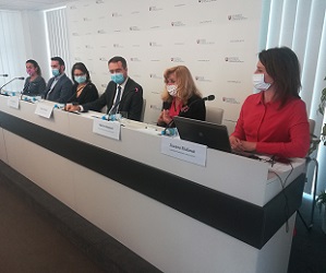 Minister zdravotníctva Marek Krajčí s prezidentkou Asociácie na ochranu práv pacientov SR Máriou Lévyovou