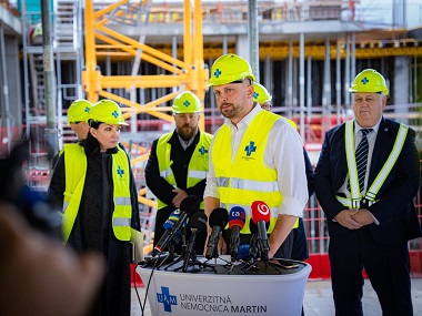 Minister zdravotníctva Kamil Šaško na kontrolnom dni na stavbe novej univerzitnej nemocnice Martine