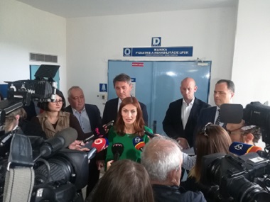 Ministerka zdravotníctva Andrea Kalavská na TK o vybudovaní 199 bezplatných parkovacím miest pred UNB v Petržalke