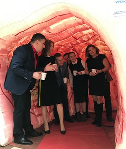 Ministerka zdravotníctva Andrea Kalavská zo zástupcami organizácie Europacolon spúšťajú národný skríningový program rakoviny 