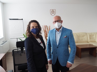 Štátny tajomník MZ SR Kamil Száz novú predsedníčku ÚDZS Renátu Bláhovú Štátny tajomník MZ SR Kamil Száz novú predsedníčku ÚDZS Renátu Bláhovú