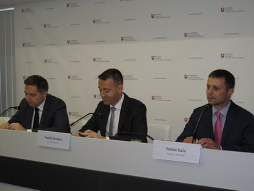 Ministri zdravotníctva a financií Tomáš Drucker a Peter Kažimír predstavili koncept oddlžovania nemocníc