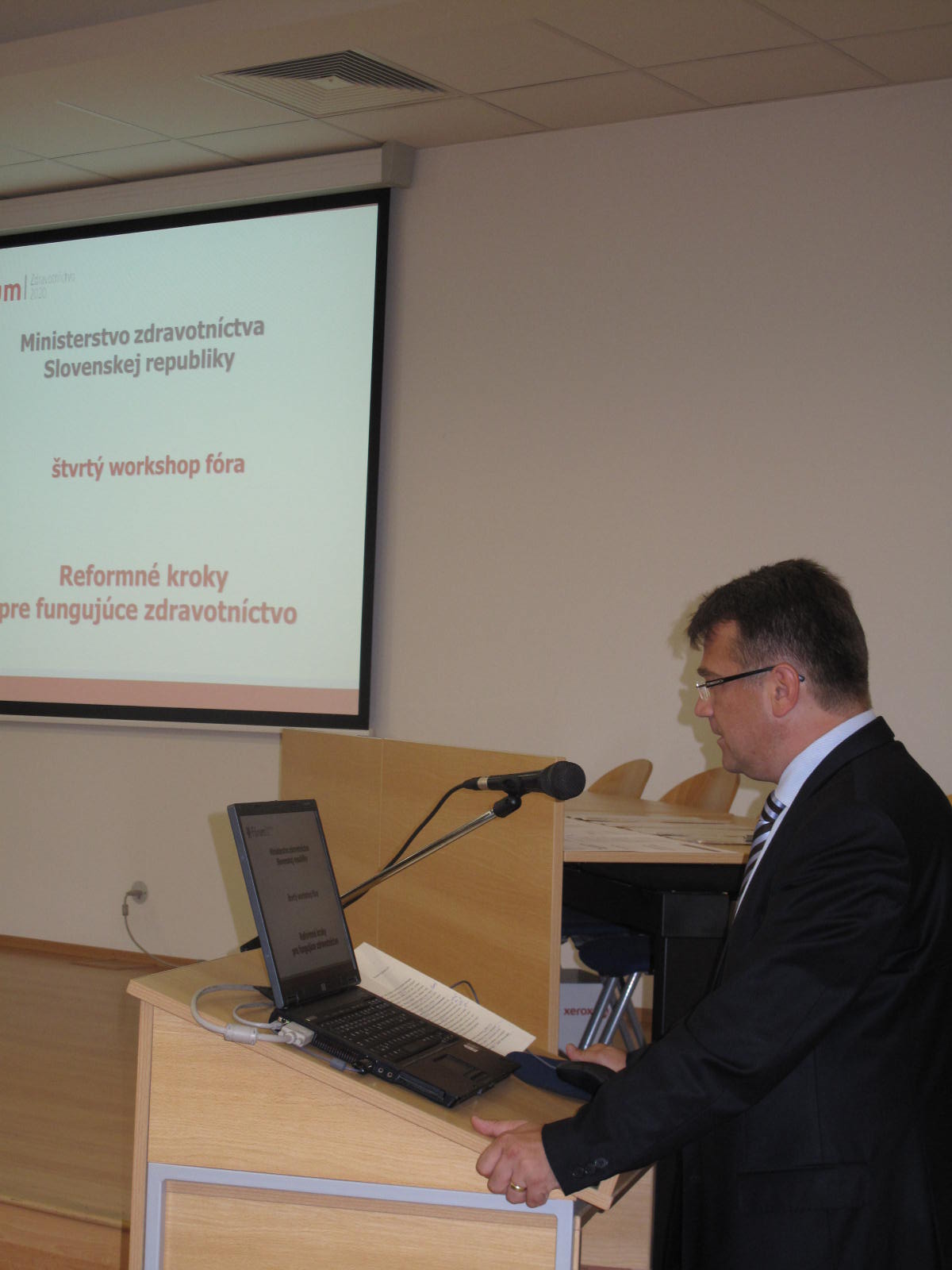 Minister zdravotníctva SR Ivan Uhliarik vystúpil  na workshope s úvodným i záverečným prejavom