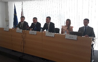 Minister zdravotníctva Tomáš Drucker a podpredseda vlády pre investície a informatizáciu Peter Pellegrini informovali o výzve na modernizáciu nemocníc