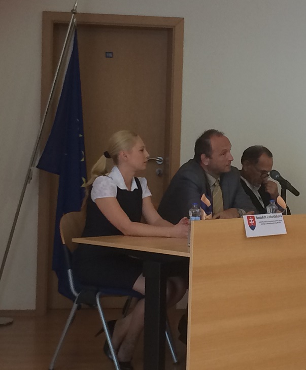 riaditeľka odboru koordinácie protidrogovej stratégie a monitorovania drog MZ SR Nadežda Lobodášová, štátny tajomník MZ SR Mario Mikloši, hlavný odborník MZ SR pre medicínu drogových závislostí MUDr. Ľubomír Okruhlica, CSc. riaditeľka odboru koordinácie protidrogovej stratégie a monitorovania drog MZ SR Nadežda Lobodášová, štátny tajomník MZ SR Mario Mikloši, hlavný odborník MZ SR pre medicínu drogových závislostí MUDr. Ľubomír Okruhlica, CSc.