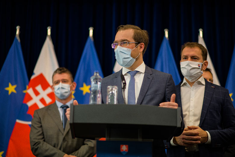 Týmto opatrením chceme pacientom na Slovensku zabezpečiť prístup k liekom a zdravotníckym pomôckam a zamedziť tak prípadnému riziku ich nedostatku,“ vysvetlil minister zdravotníctva SR Marek Krajčí.